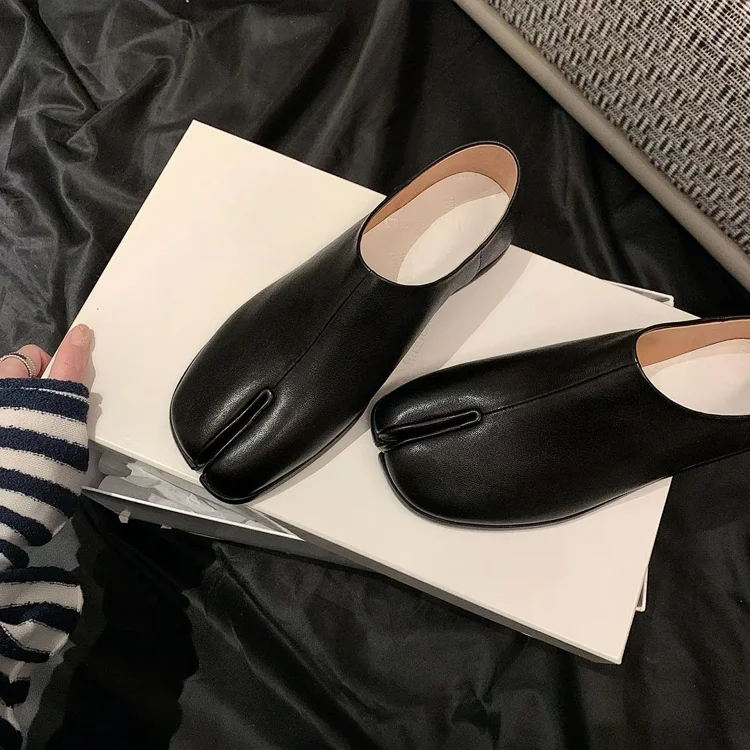 Genuine leather split-toe shoes