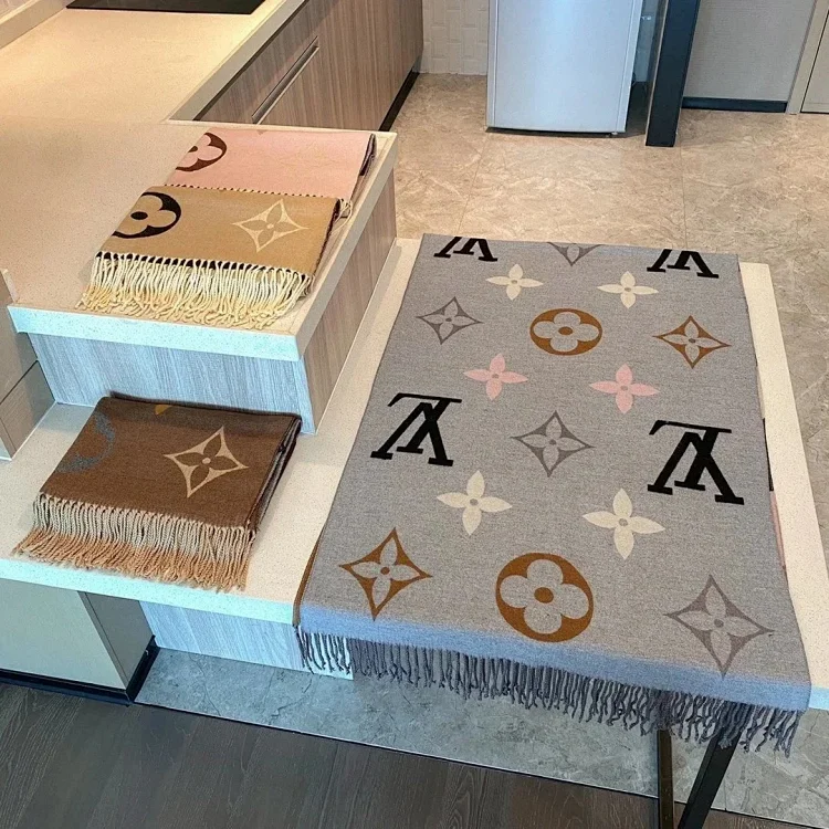 LOUIS VUITTON SCARF